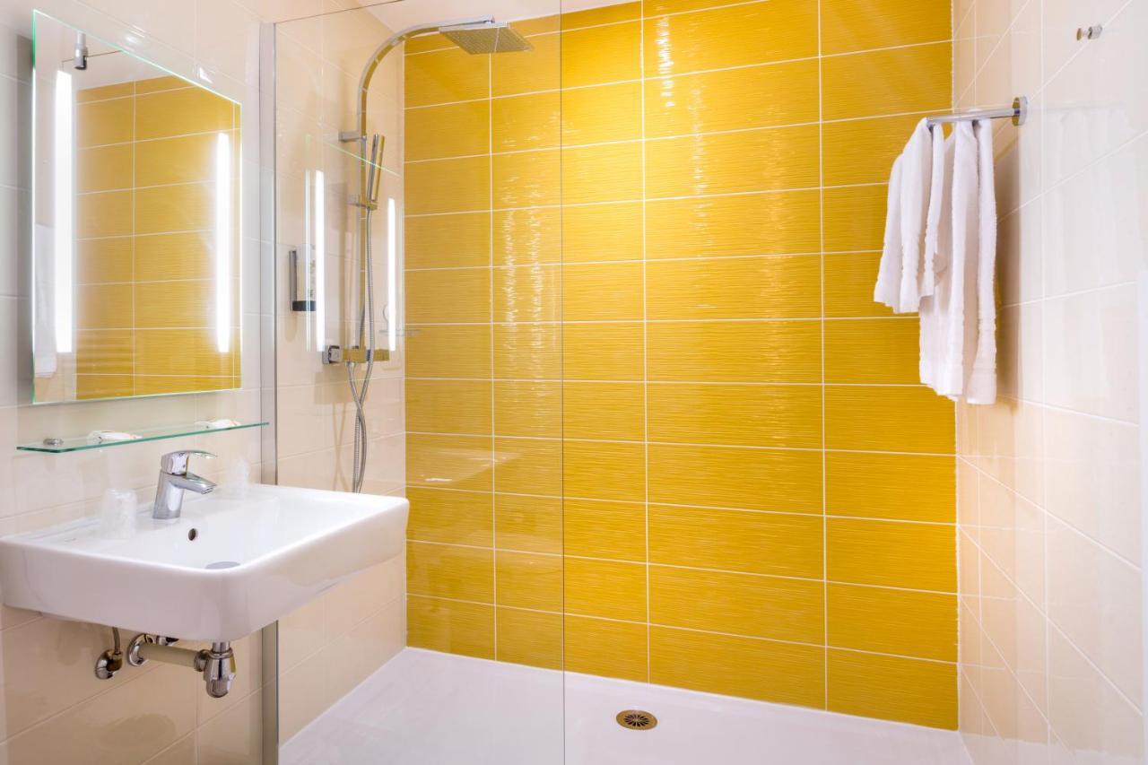 Best Western Domaine De Roquerousse Salon-de-Provence Bagian luar foto
