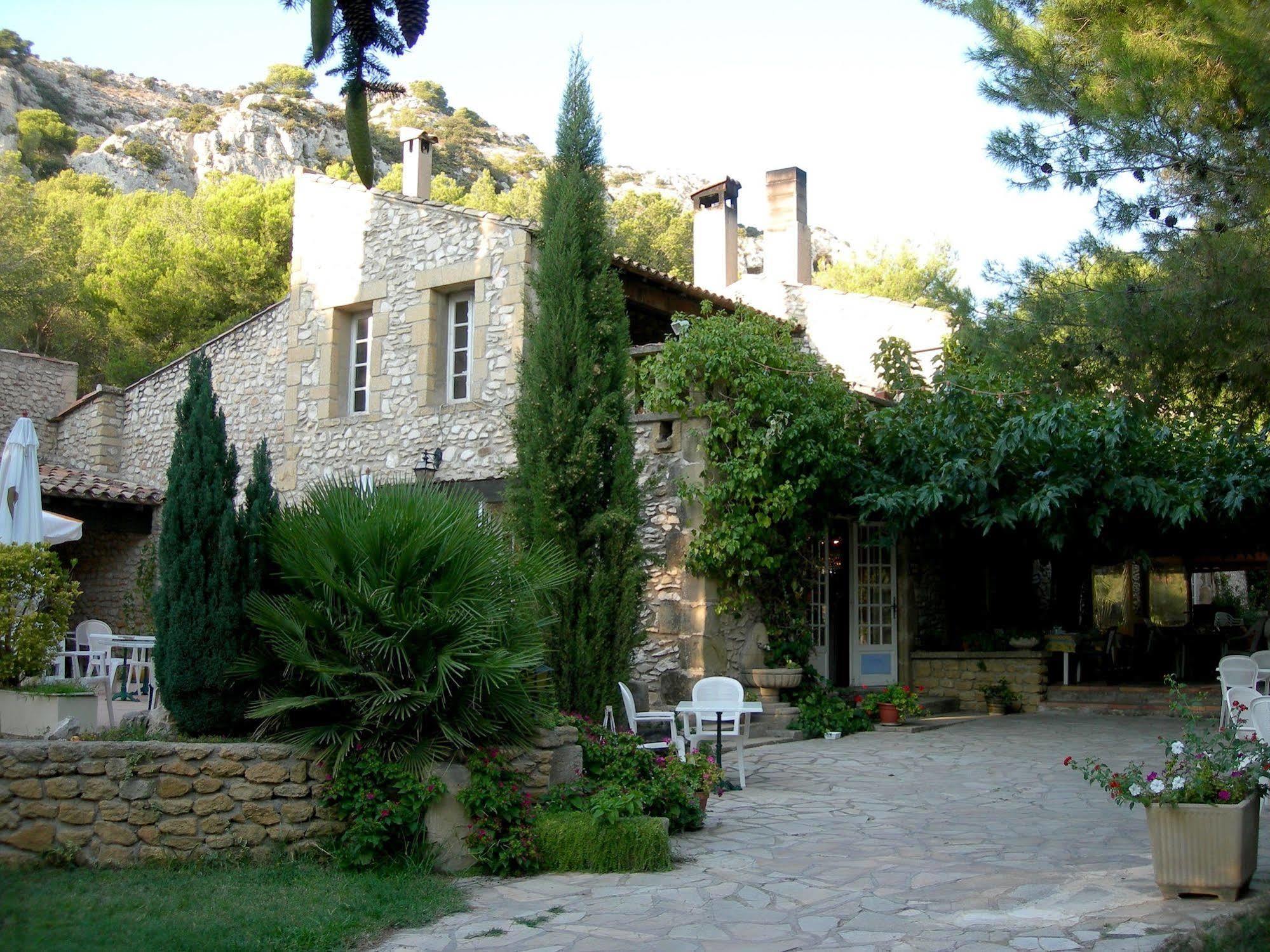 Best Western Domaine De Roquerousse Salon-de-Provence Bagian luar foto