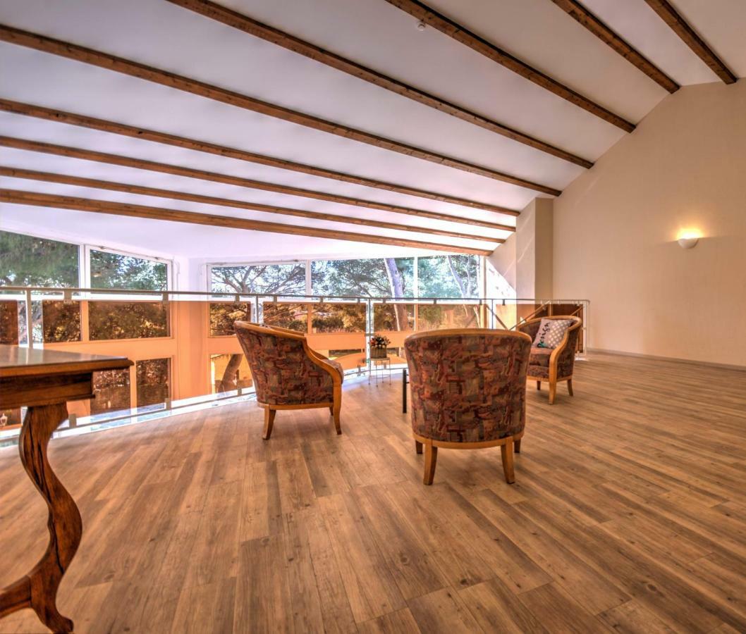 Best Western Domaine De Roquerousse Salon-de-Provence Bagian luar foto